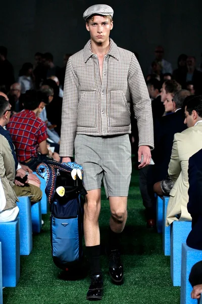 Look 15